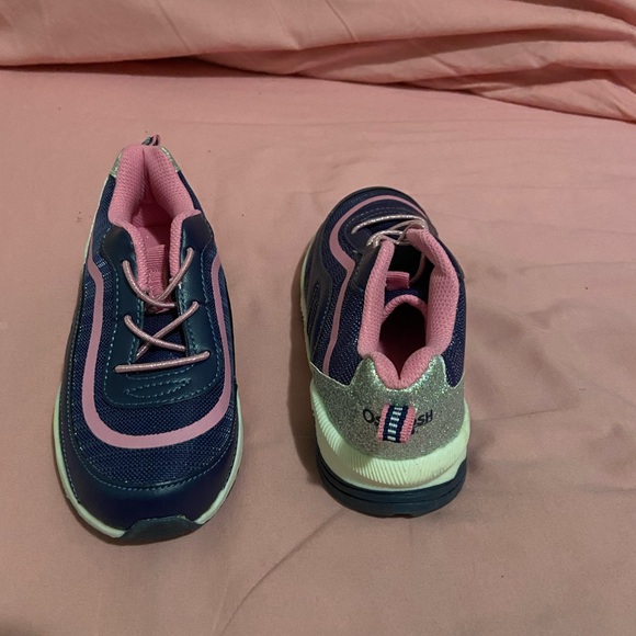 OshKosh Toddler Girls Blue and Pink Athletic Sneakers. Size 12. New Never Worn. - Picture 2 of 3